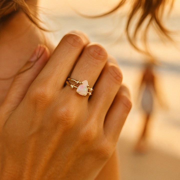 Alba di Mare | Anillo dorado con piedra de luna y plata 925