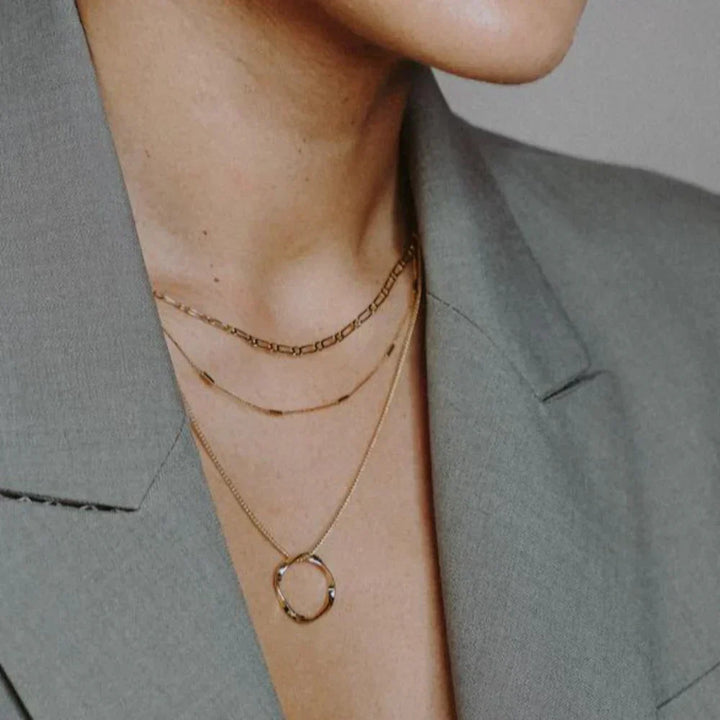 Collar con tres filas de círculo abierto | Oro